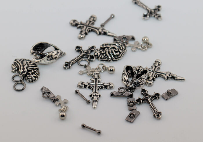 24 Charms "Gothic Soul" - Croix & Esprits Rebelles