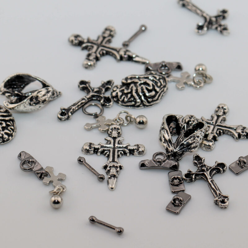 24 Charms "Gothic Soul" - Croix & Esprits Rebelles